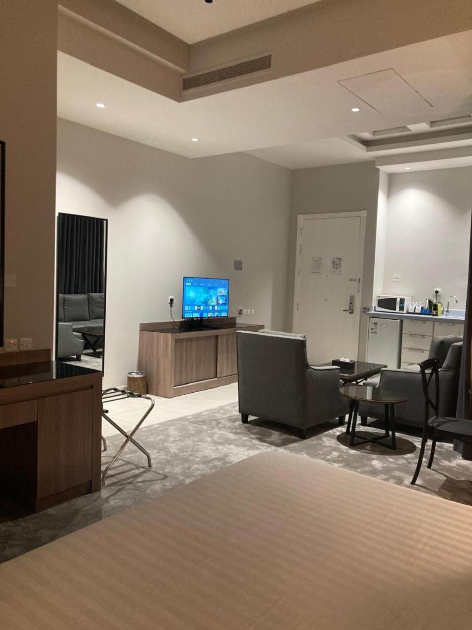 Land Walk Al Aqiq Aparthotel Riyadh Exteriör bild